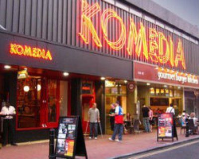 Komedia