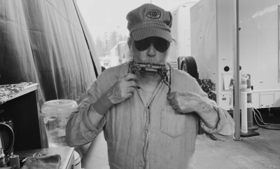 Neil Young And The Chrome Hearts Cancel 2026 UK And European Tour thumbnail